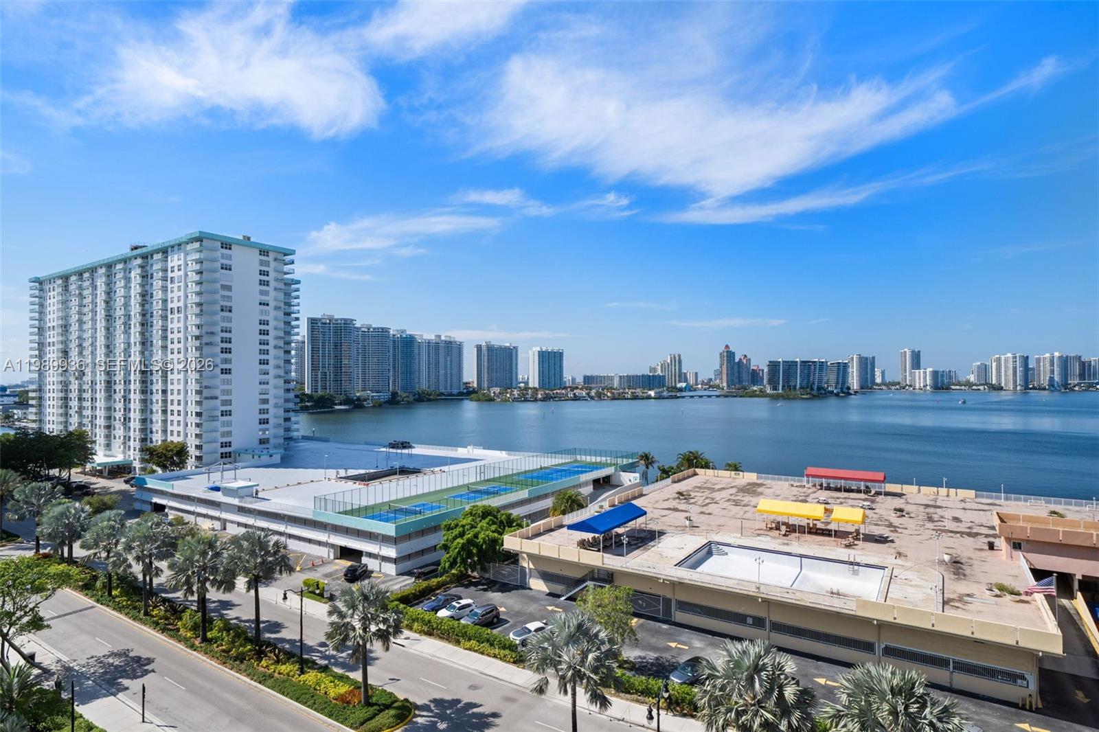 See details 915 1 / 2 943 sq. ft. $ 2026-05-02 0 Photo