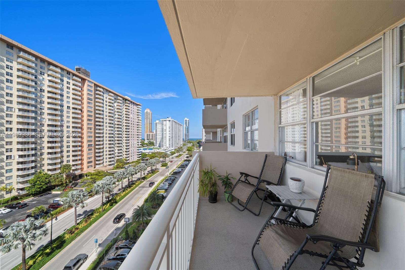 See details 915 1 / 2 943 sq. ft. $ 2026-05-02 0 Photo