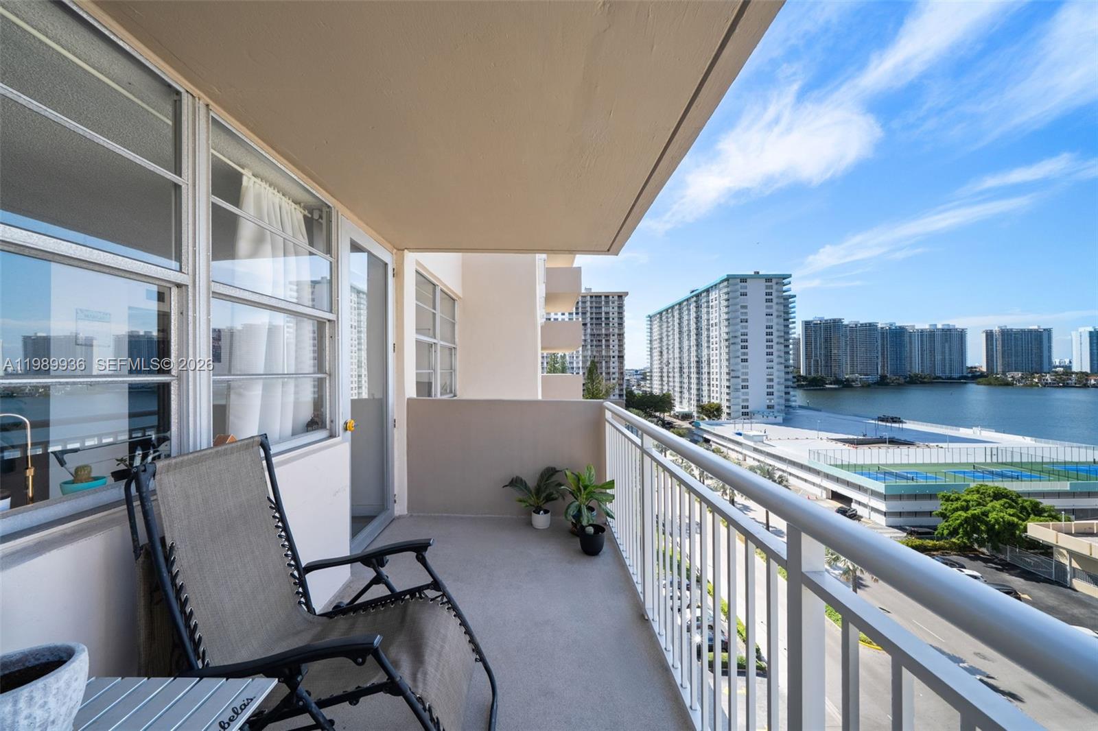 See details 915 1 / 2 943 sq. ft. $ 2026-05-02 0 Photo
