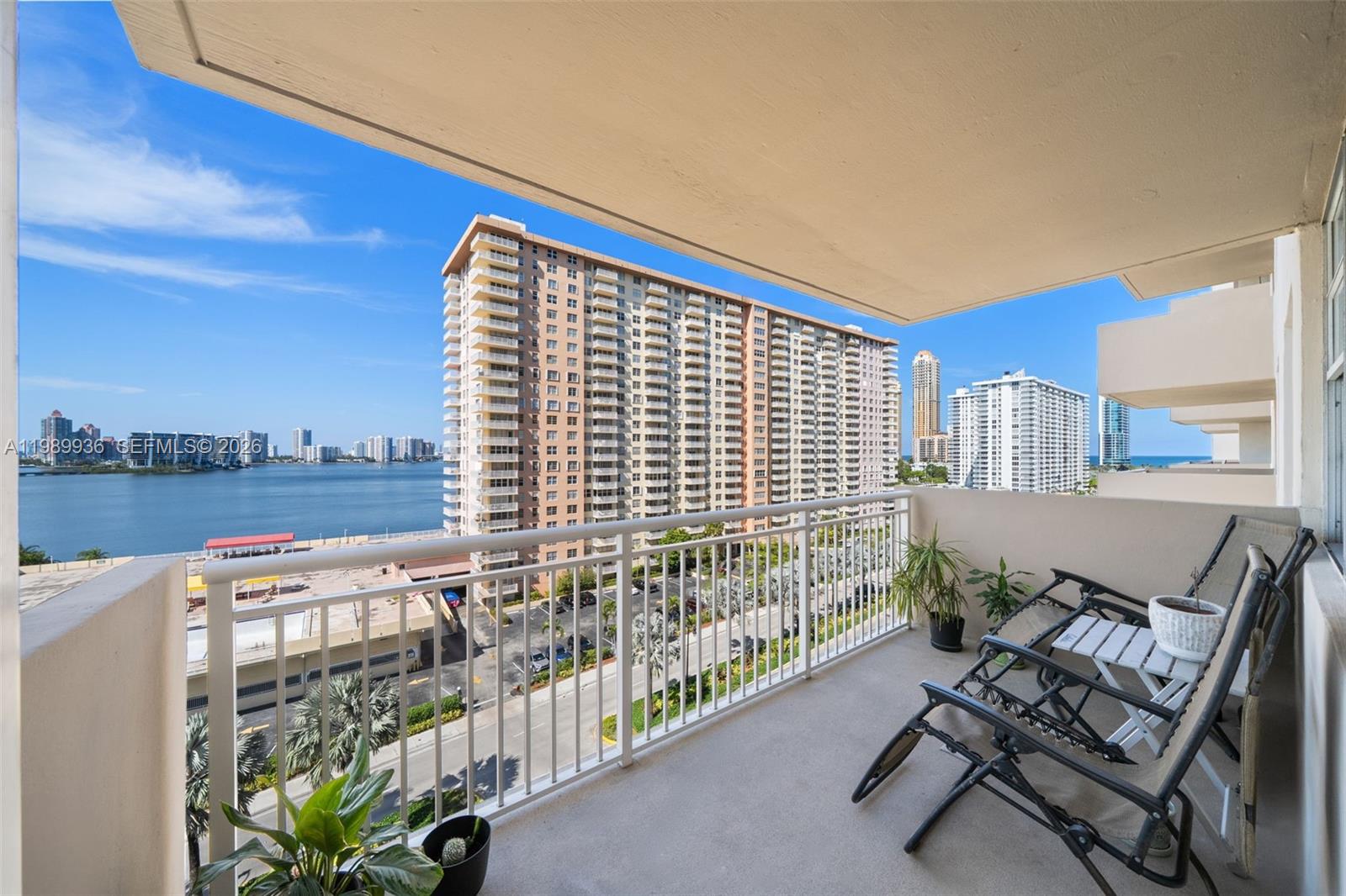 See details 915 1 / 2 943 sq. ft. $ 2026-05-02 0 Photo