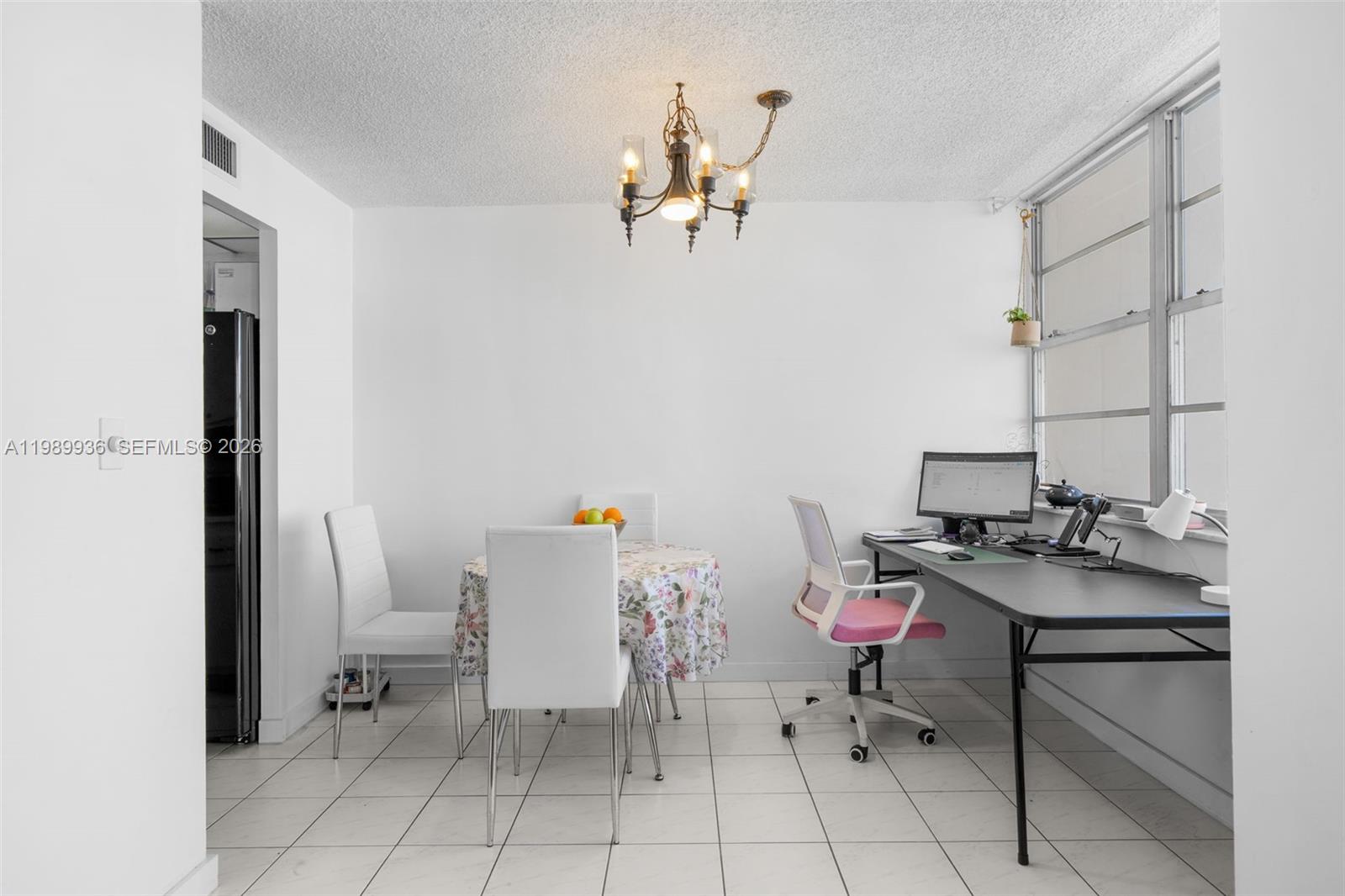 See details 915 1 / 2 943 sq. ft. $ 2026-05-02 0 Photo