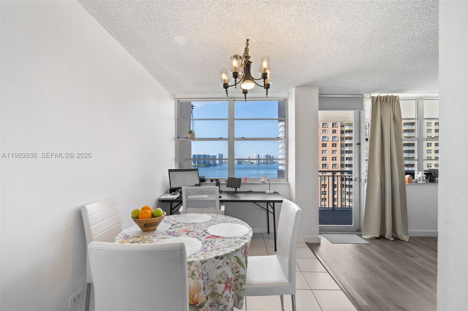 See details 915 1 / 2 943 sq. ft. $ 2026-05-02 0 Photo