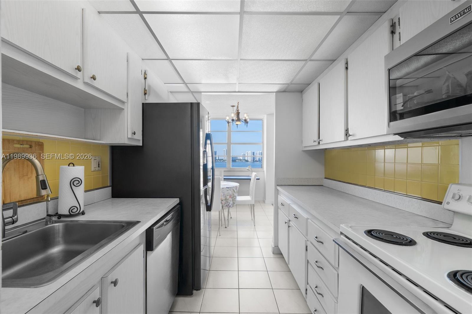 See details 915 1 / 2 943 sq. ft. $ 2026-05-02 0 Photo
