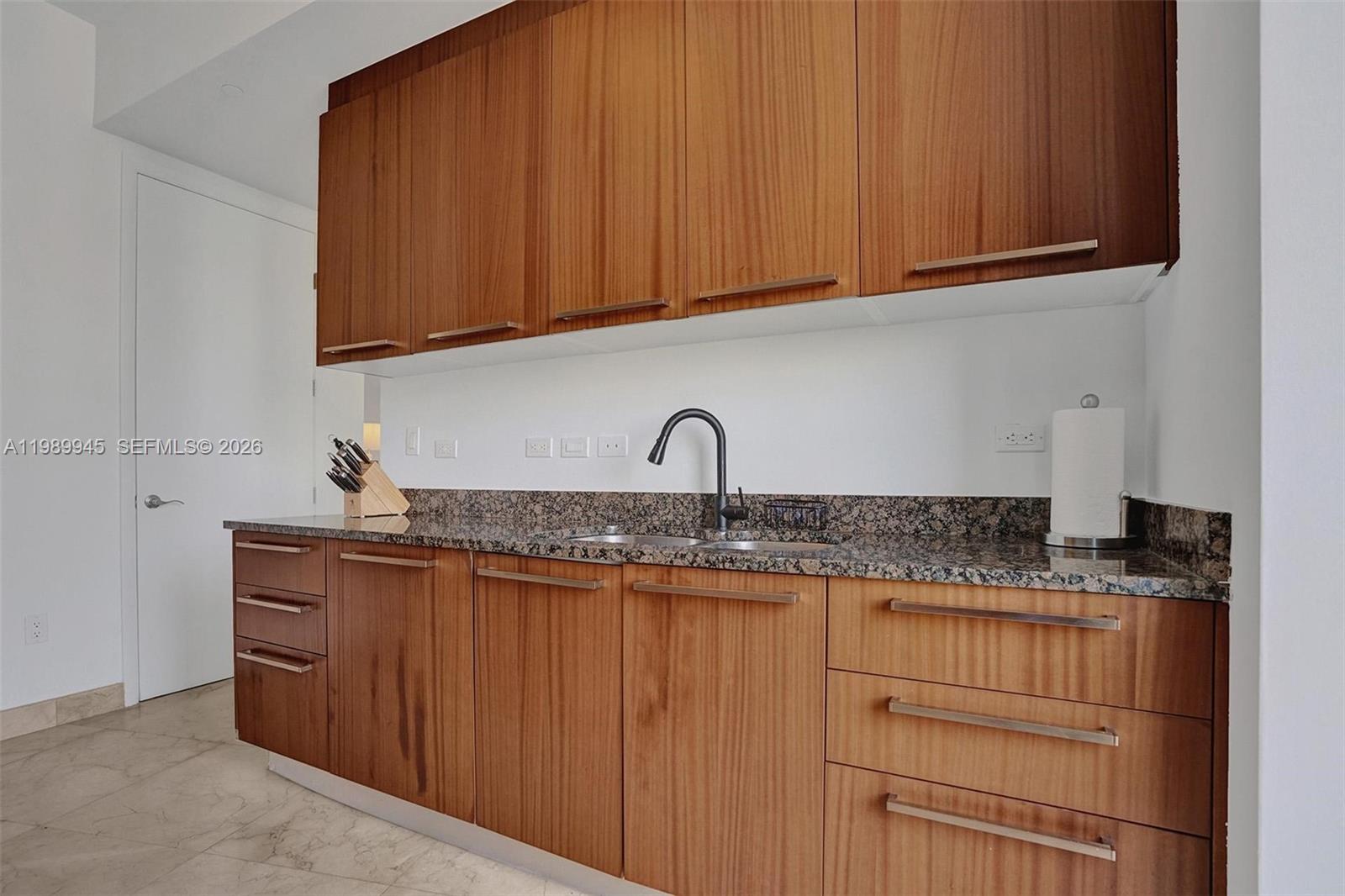 805 2 / 2 1435 sq. ft. $ 2026-03-26 0 Photo