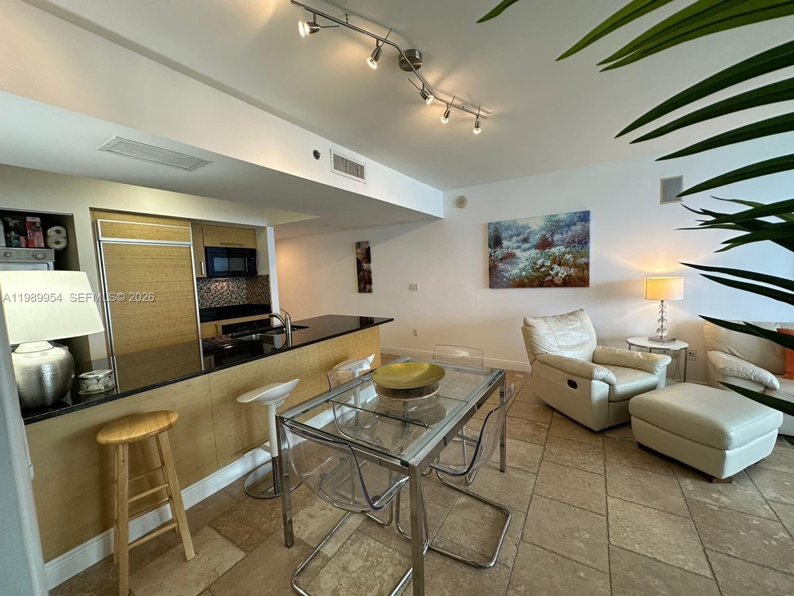 4010 2 / 2 1337 sq. ft. $ 2026-03-26 0 foto