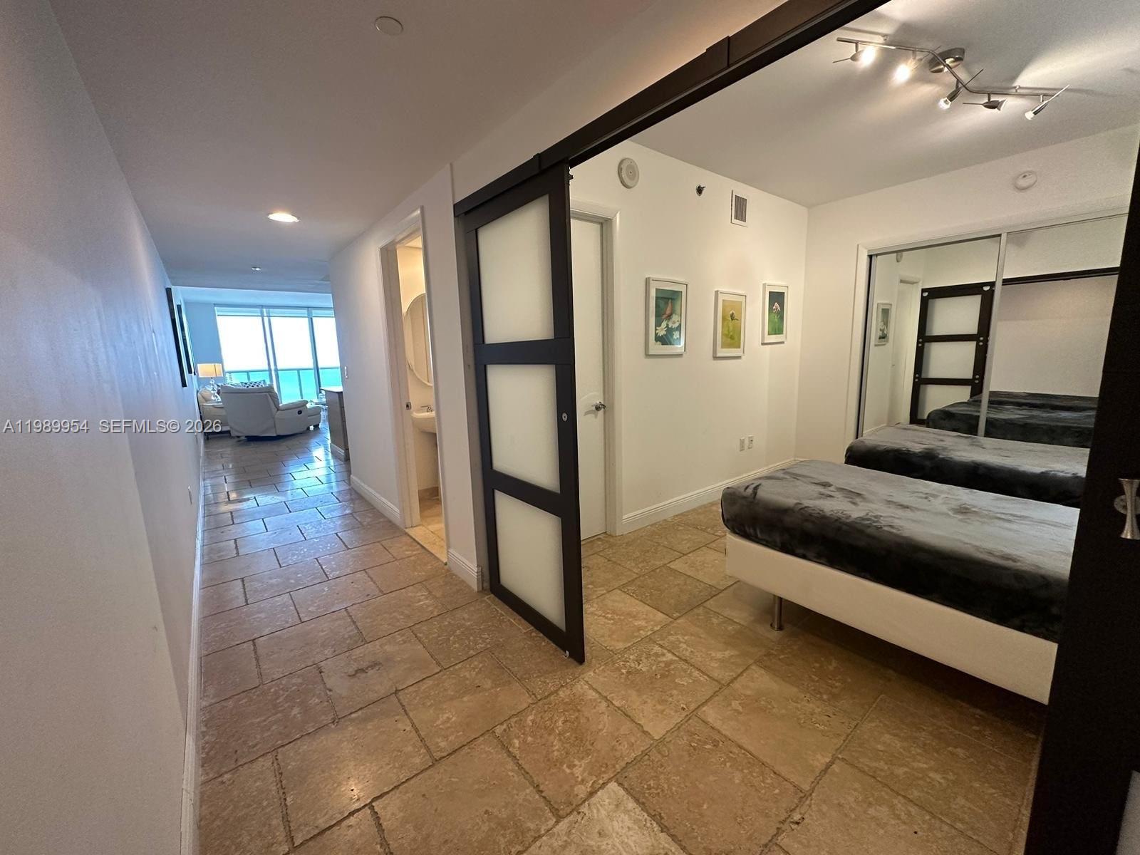 4010 2 / 2 1337 sq. ft. $ 2026-03-26 0 foto