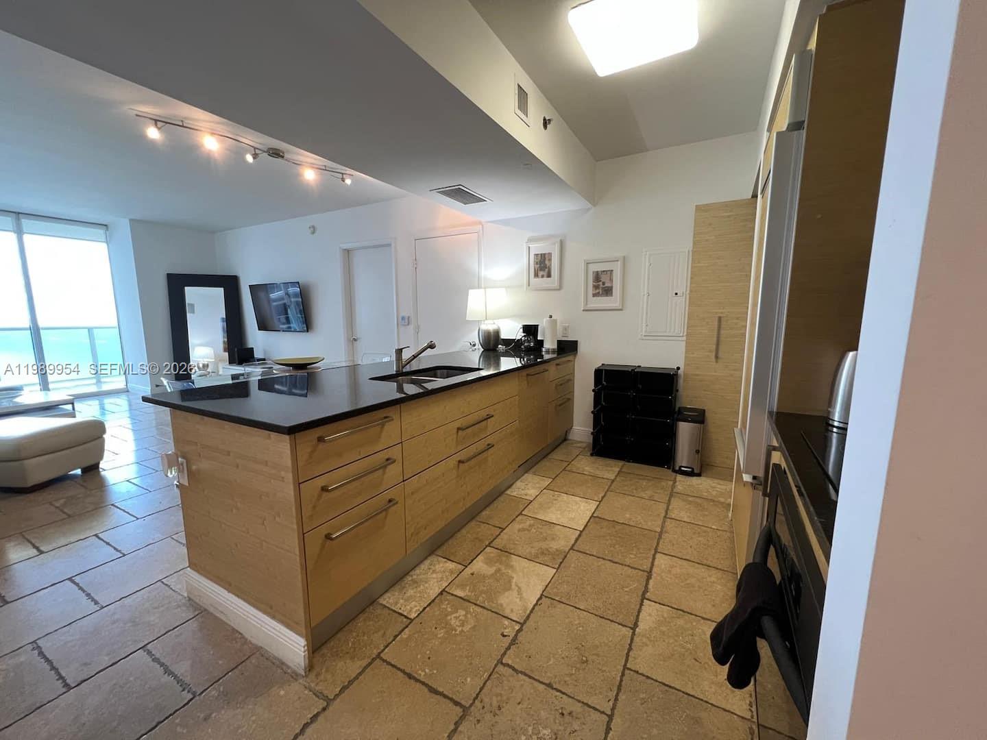 4010 2 / 2 1337 sq. ft. $ 2026-03-26 0 foto