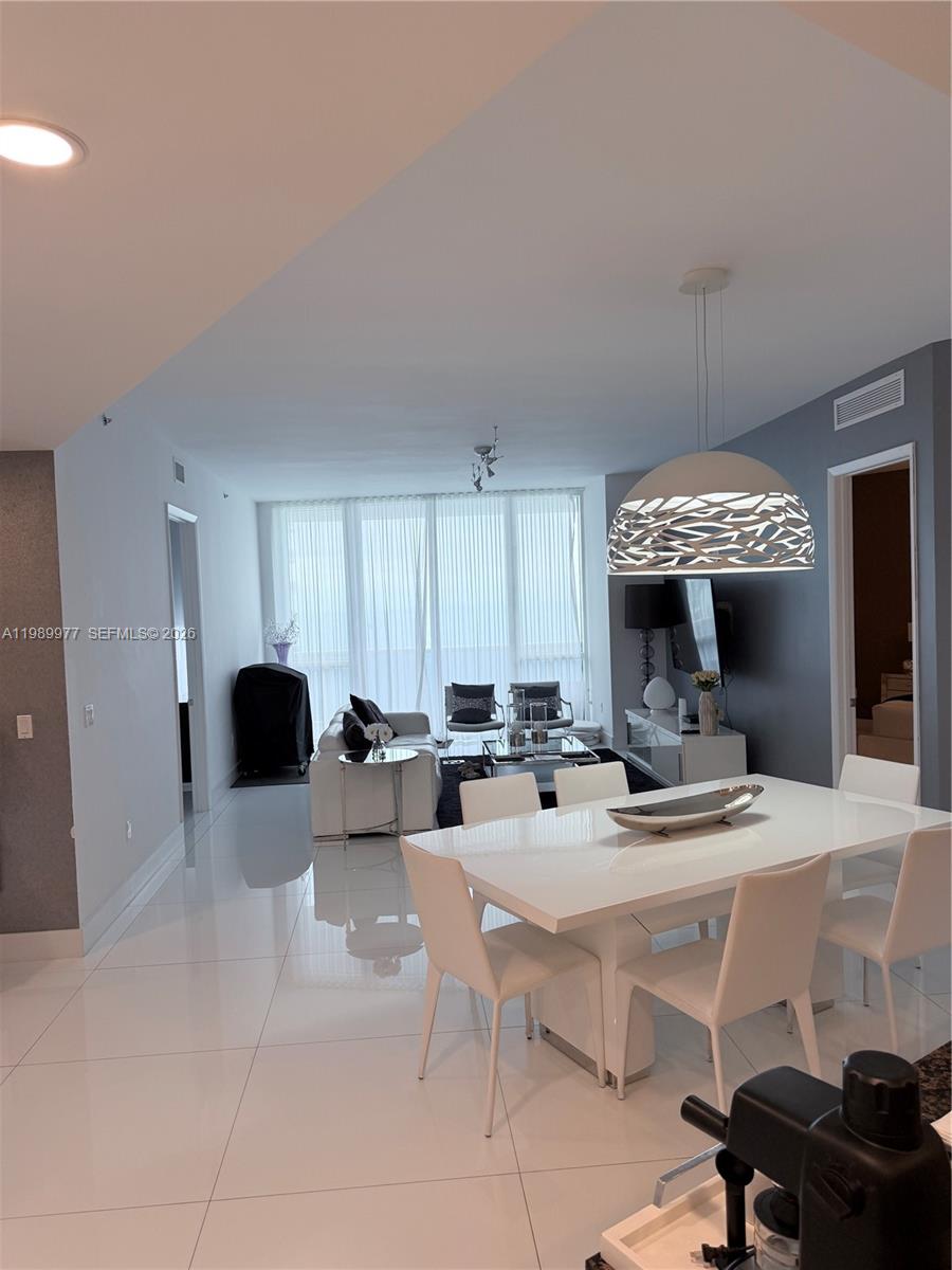 1803 3 / 3 1935 кв.футов $ 2026-03-26 0 Фото