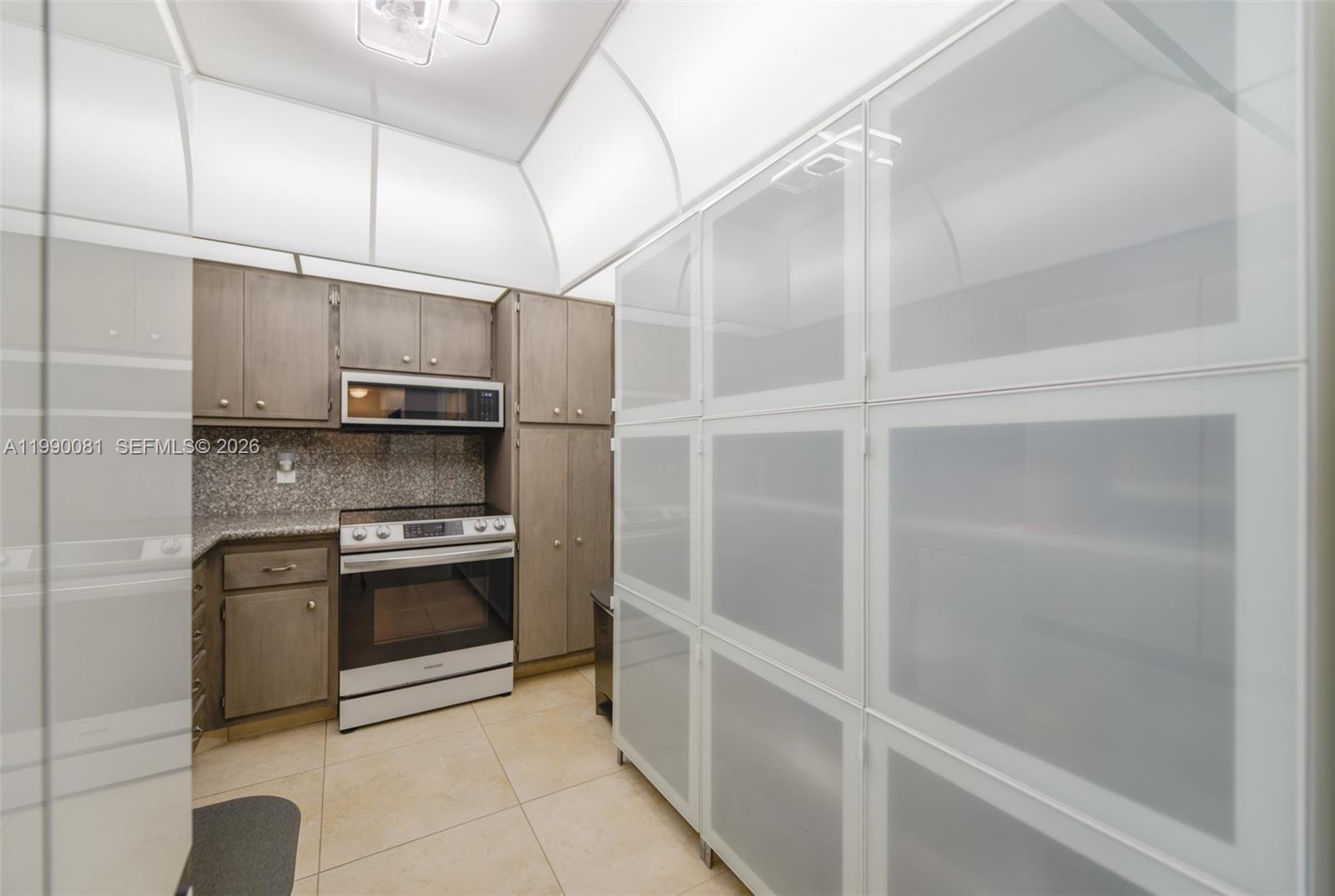 4B 1 / 2 870 sq. ft. $ 2026-03-26 0 foto