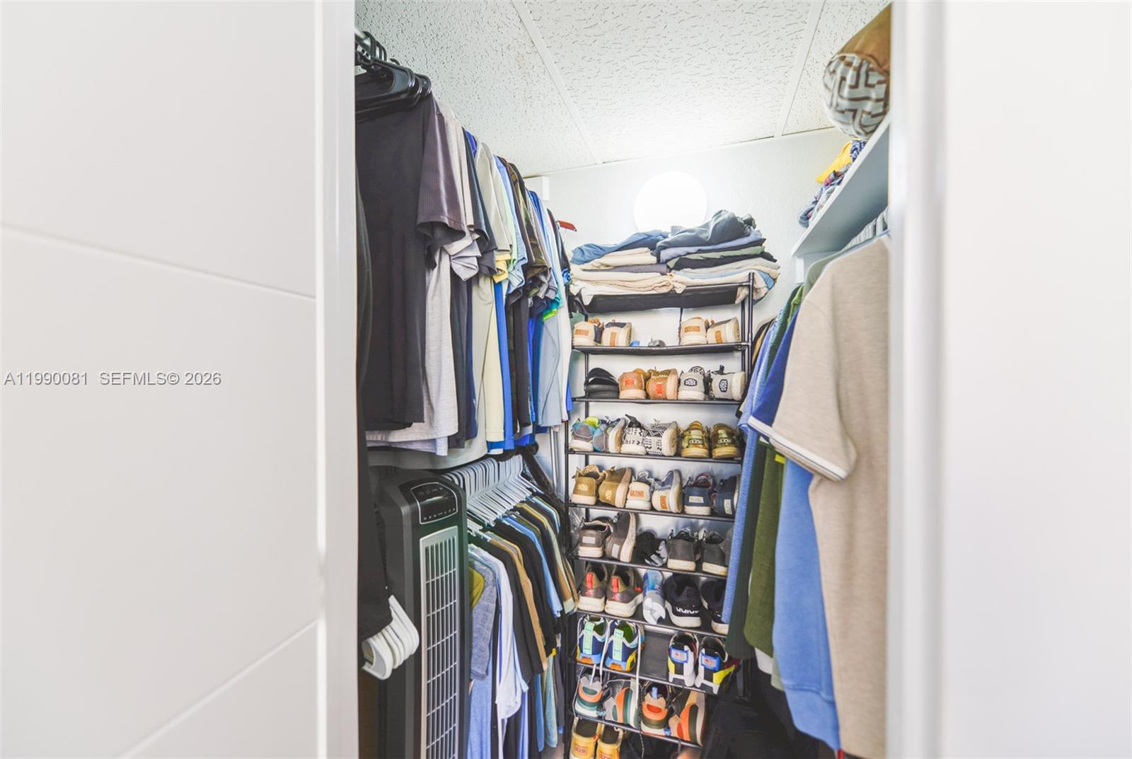 4B 1 / 2 870 sq. ft. $ 2026-03-26 0 foto