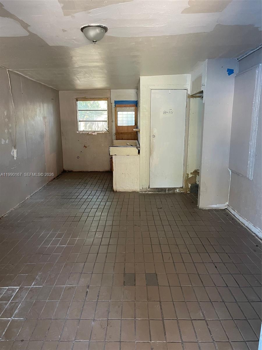   /   кв.футов $ 2026-03-26 0 Фото