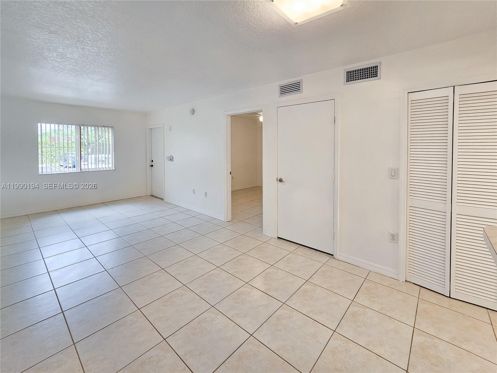 105 2 / 2 822 sq. ft. $ 2026-03-26 0 foto