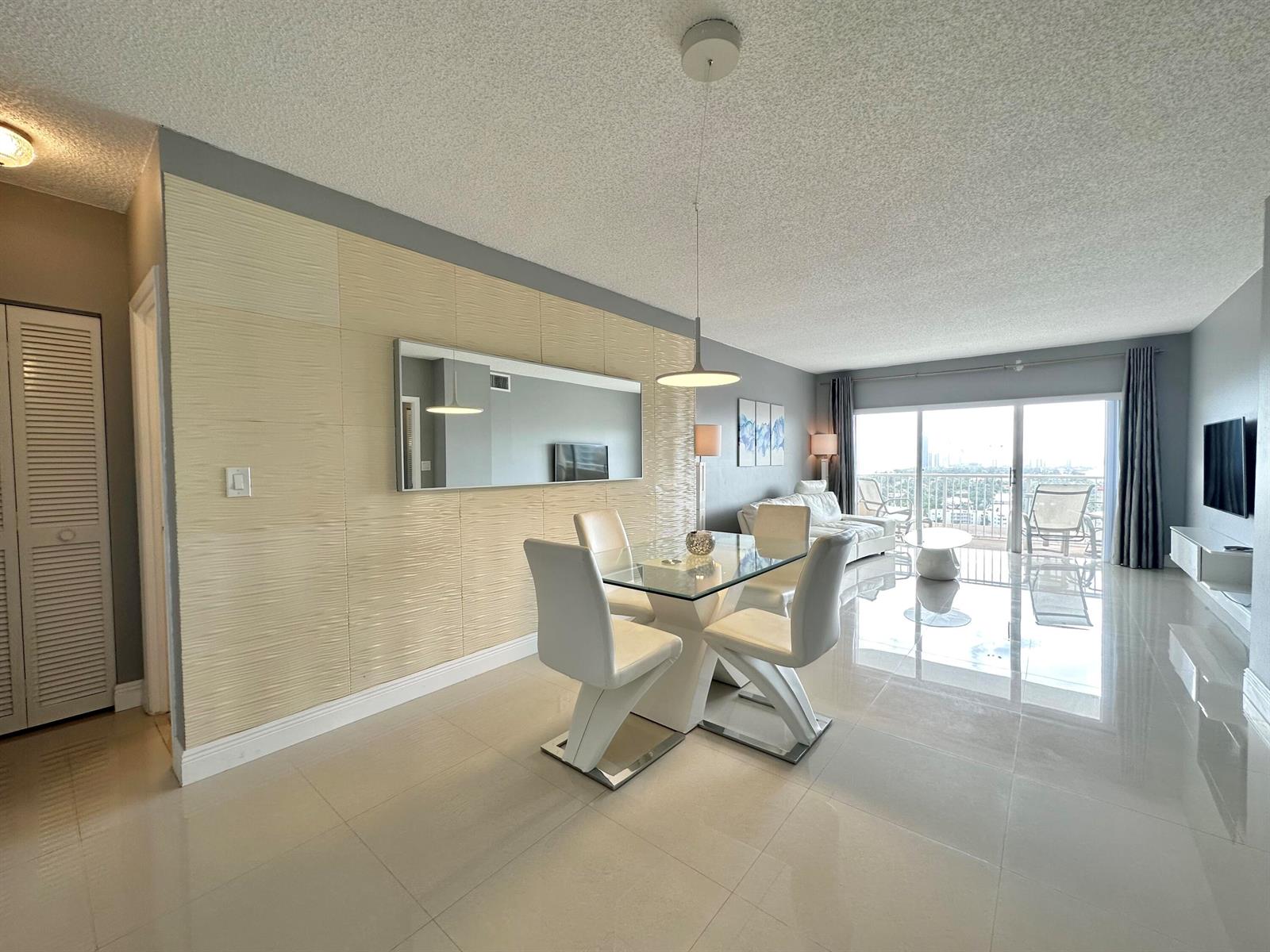 Ver detalles 21a 1 / 870 sq. ft. $ 2026-05-13 0 foto
