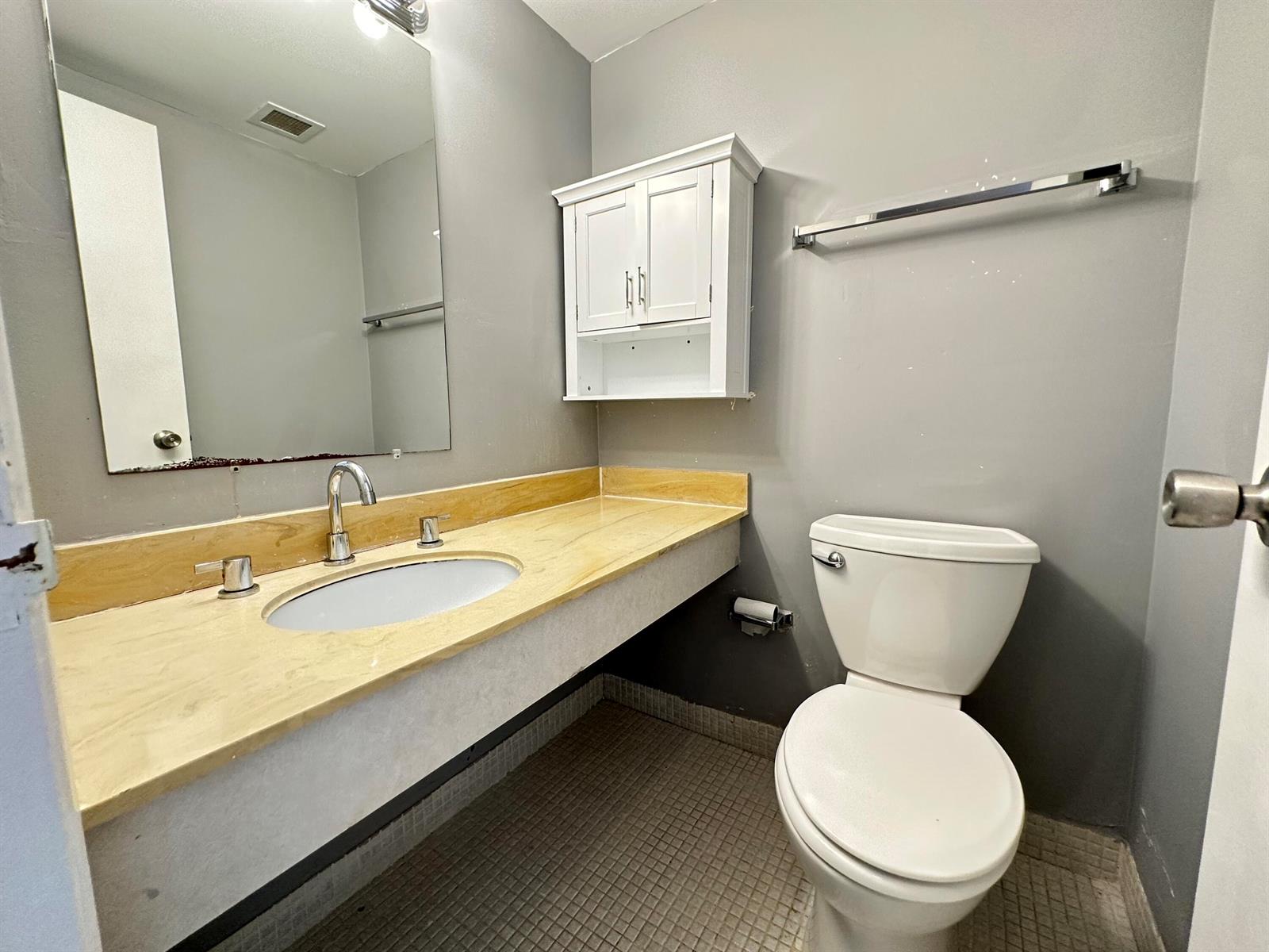 Ver detalles 21a 1 / 870 sq. ft. $ 2026-05-13 0 foto