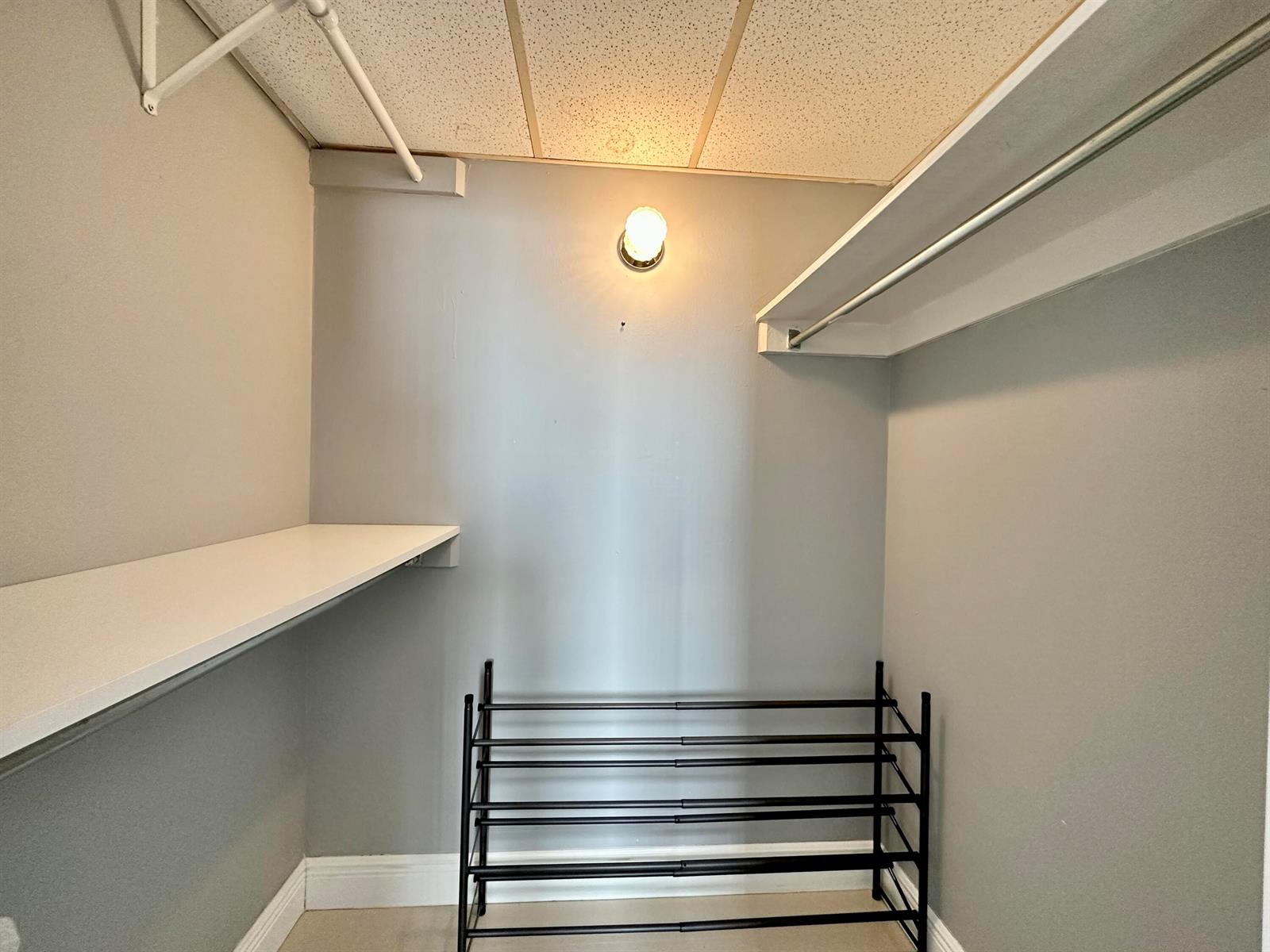 Ver detalles 21a 1 / 870 sq. ft. $ 2026-05-13 0 foto