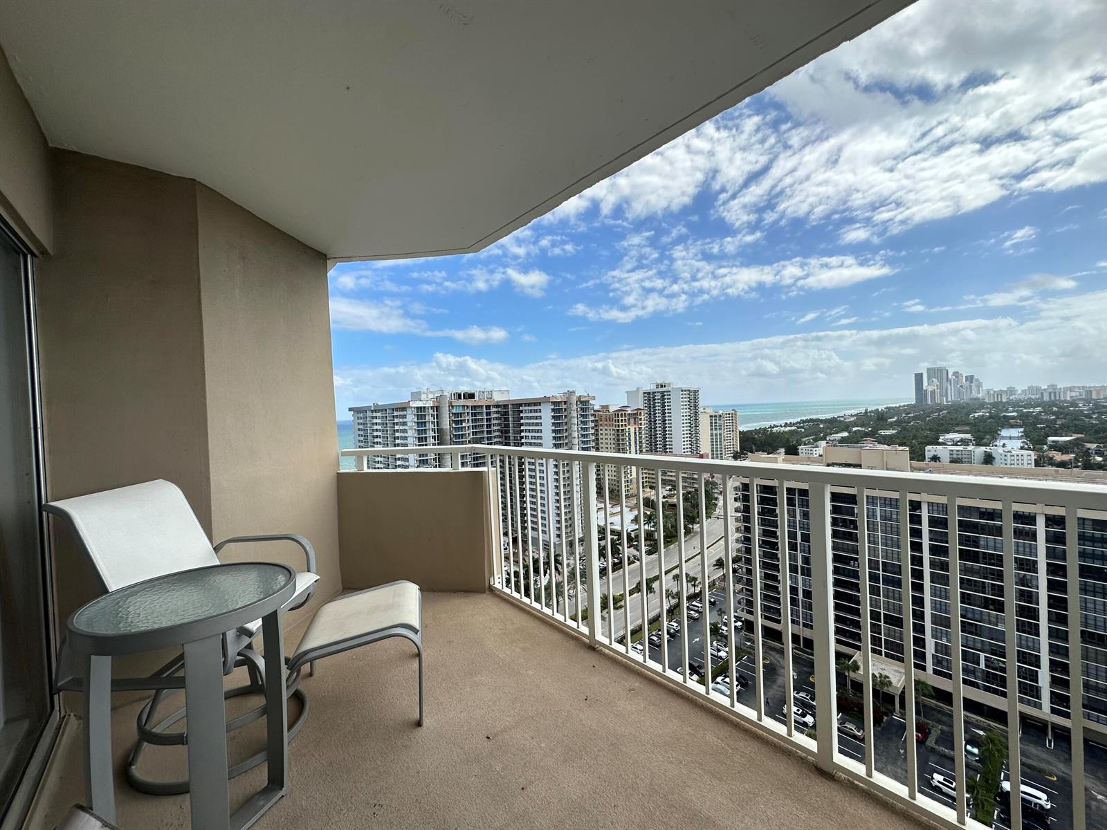 Ver detalles 21a 1 / 870 sq. ft. $ 2026-05-13 0 foto