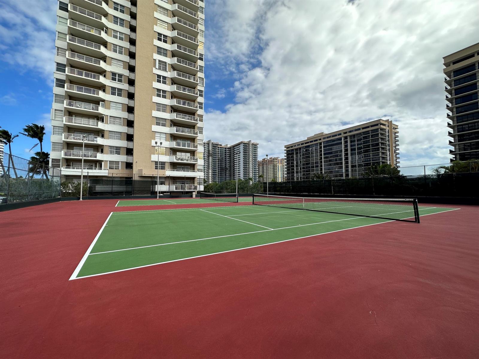 Ver detalles 21a 1 / 870 sq. ft. $ 2026-05-13 0 foto