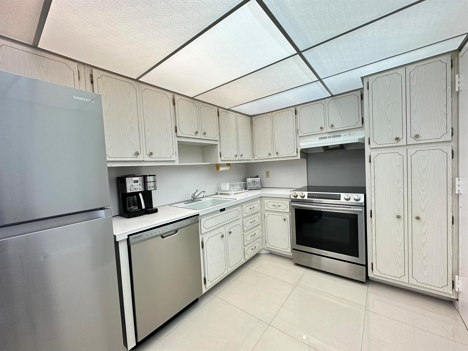 Ver detalles 21a 1 / 870 sq. ft. $ 2026-05-13 0 foto
