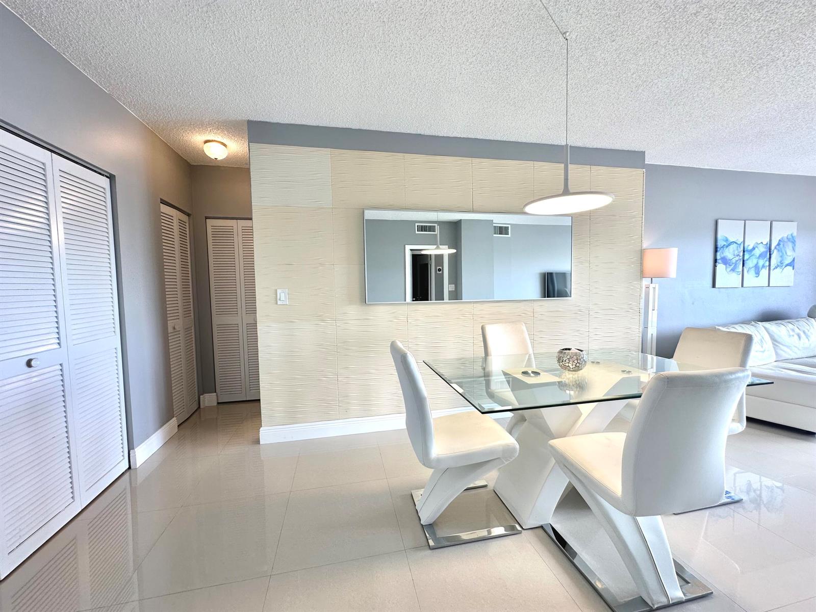 Ver detalles 21a 1 / 870 sq. ft. $ 2026-05-13 0 foto