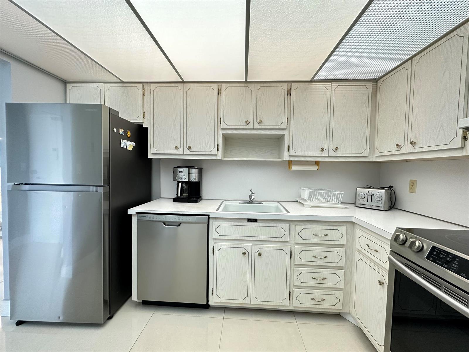 Ver detalles 21a 1 / 870 sq. ft. $ 2026-05-13 0 foto