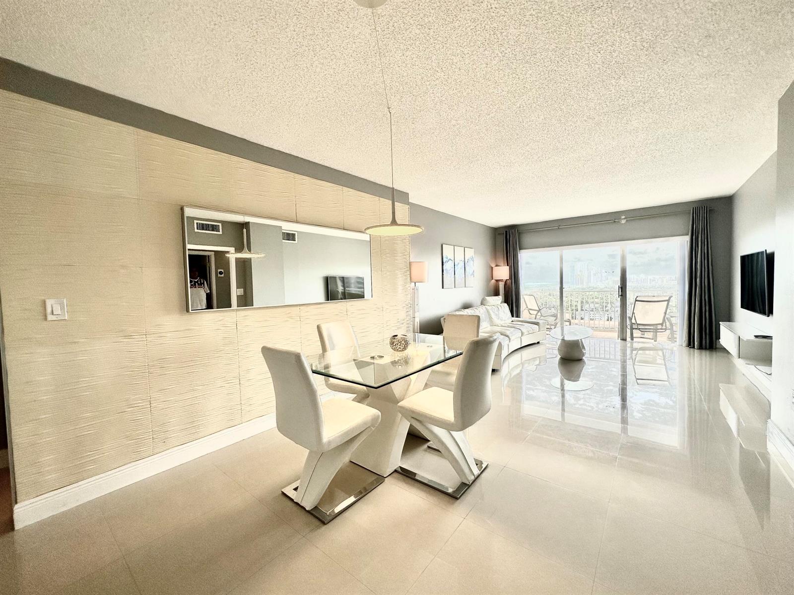 Ver detalles 21a 1 / 870 sq. ft. $ 2026-05-13 0 foto