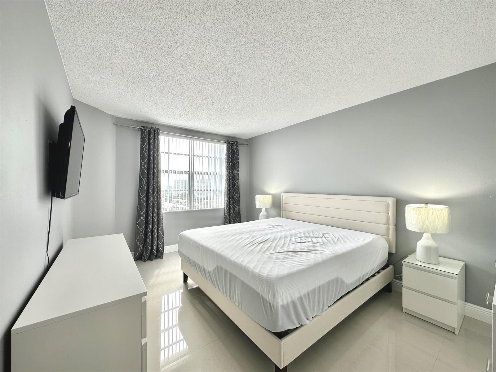 Ver detalles 21a 1 / 870 sq. ft. $ 2026-05-13 0 foto