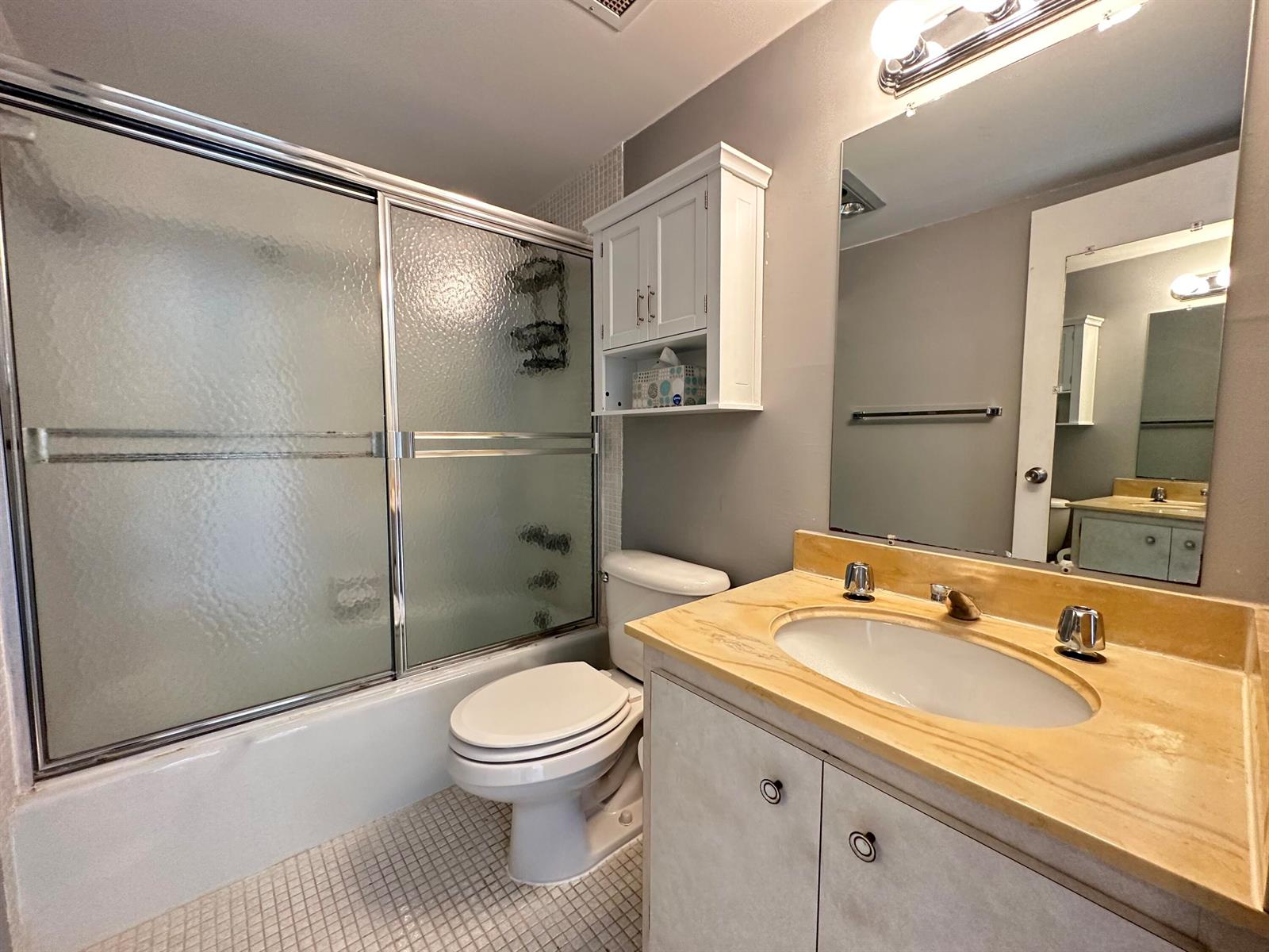 Ver detalles 21a 1 / 870 sq. ft. $ 2026-05-13 0 foto