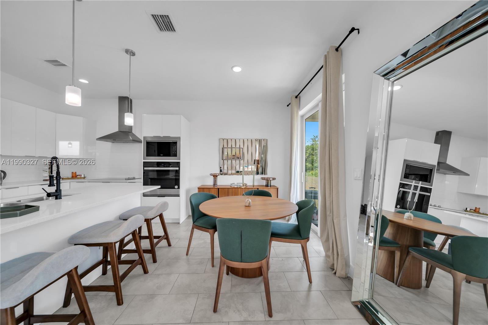 See details 6208 3 / 3 1503 sq. ft. $ 2026-03-27 0 Photo