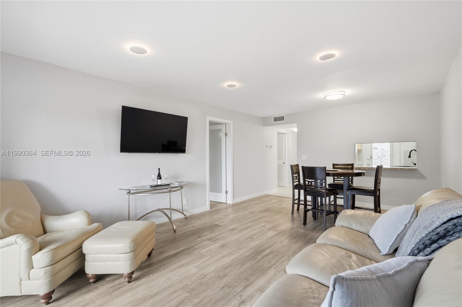 306 1 / 1 672 sq. ft. $ 2026-03-27 0 Photo