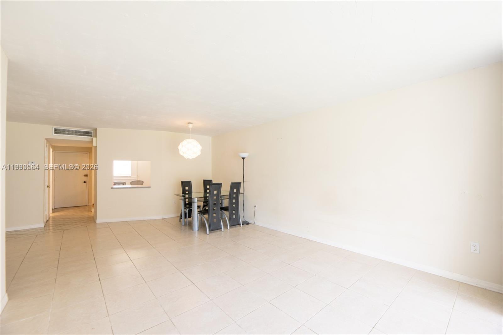 Ver detalles 107-2 1 / 2 1036 sq. ft. $ 2026-03-27 0 foto