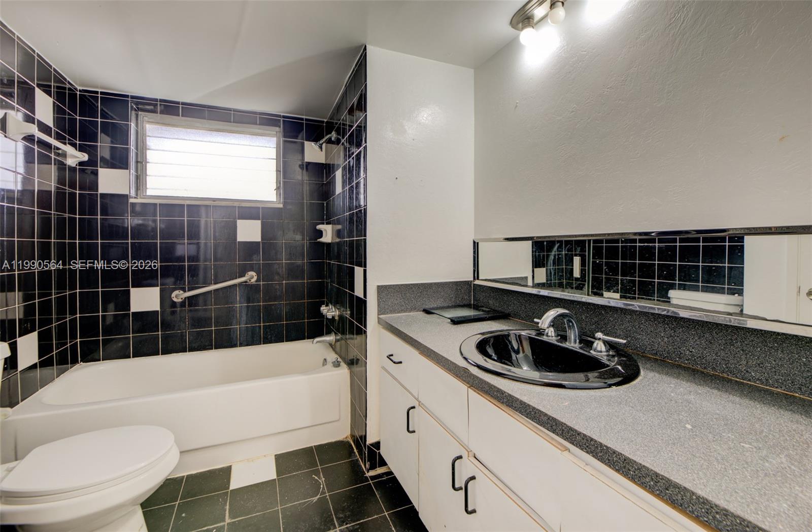 Ver detalles 107-2 1 / 2 1036 sq. ft. $ 2026-03-27 0 foto