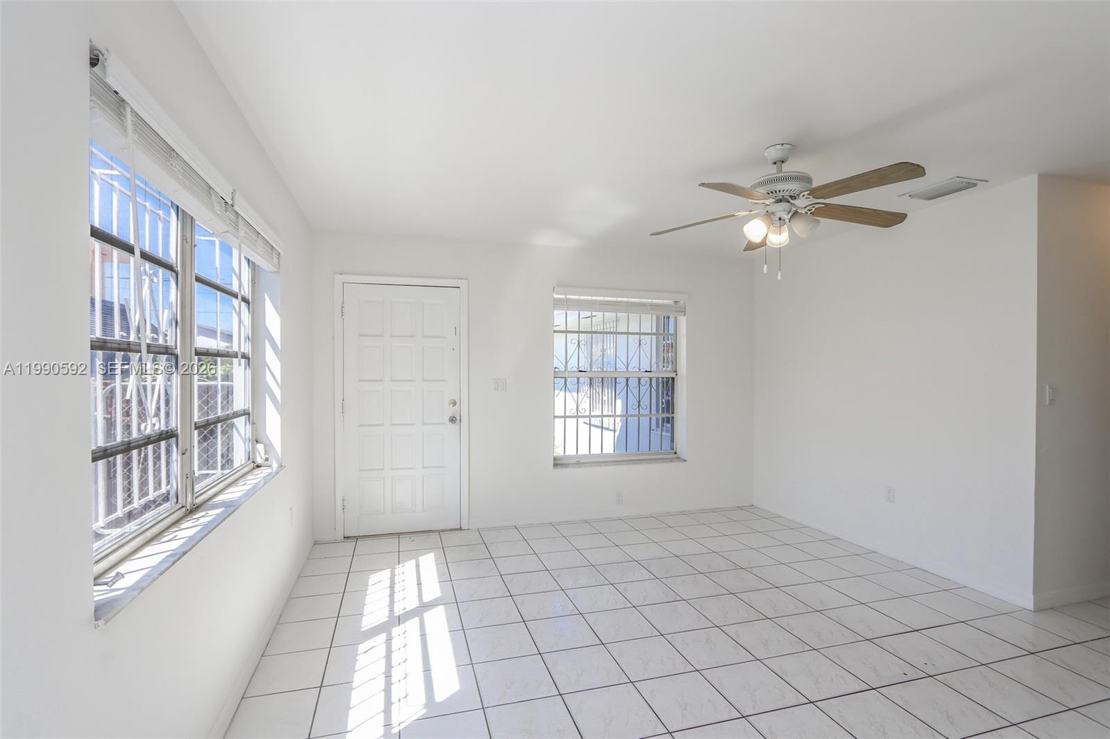   /   кв.футов $ 2026-03-27 0 Фото