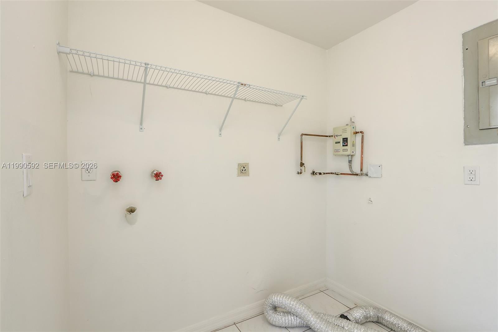   /   кв.футов $ 2026-03-27 0 Фото