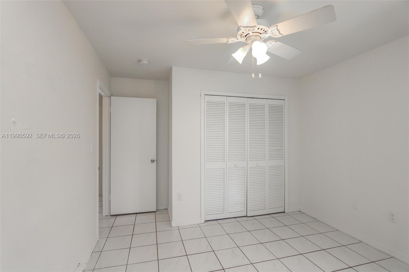   /   кв.футов $ 2026-03-27 0 Фото