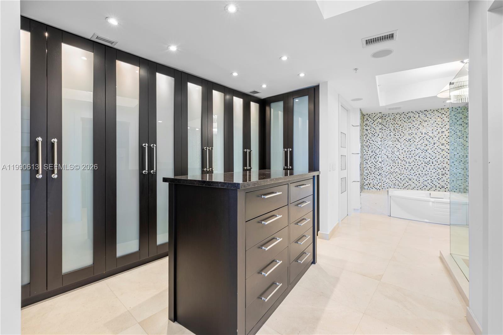 1209 3 / 3 4045 sq. ft. $ 2026-03-27 0 Photo