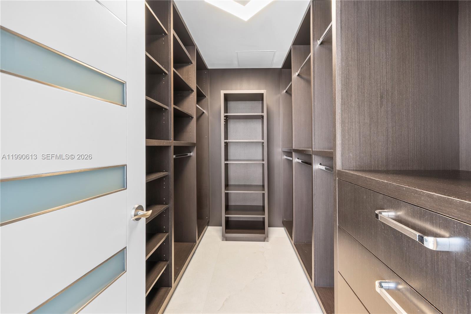 1209 3 / 3 4045 sq. ft. $ 2026-03-27 0 Photo