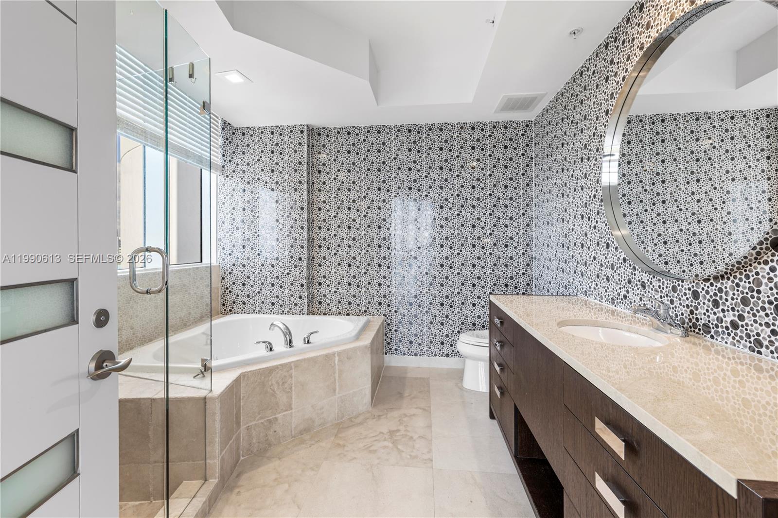 1209 3 / 3 4045 sq. ft. $ 2026-03-27 0 Photo