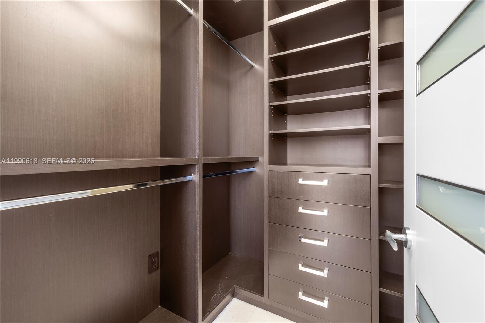 1209 3 / 3 4045 sq. ft. $ 2026-03-27 0 Photo