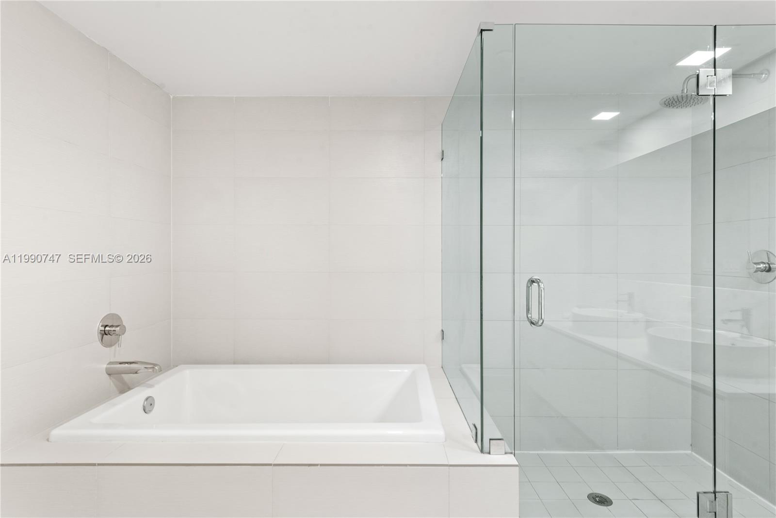 Photo of 2600 Hallandale Beach Blvd  #T1001, Hallandale Beach, Florida, 33009 - Large Shower and Bathtub