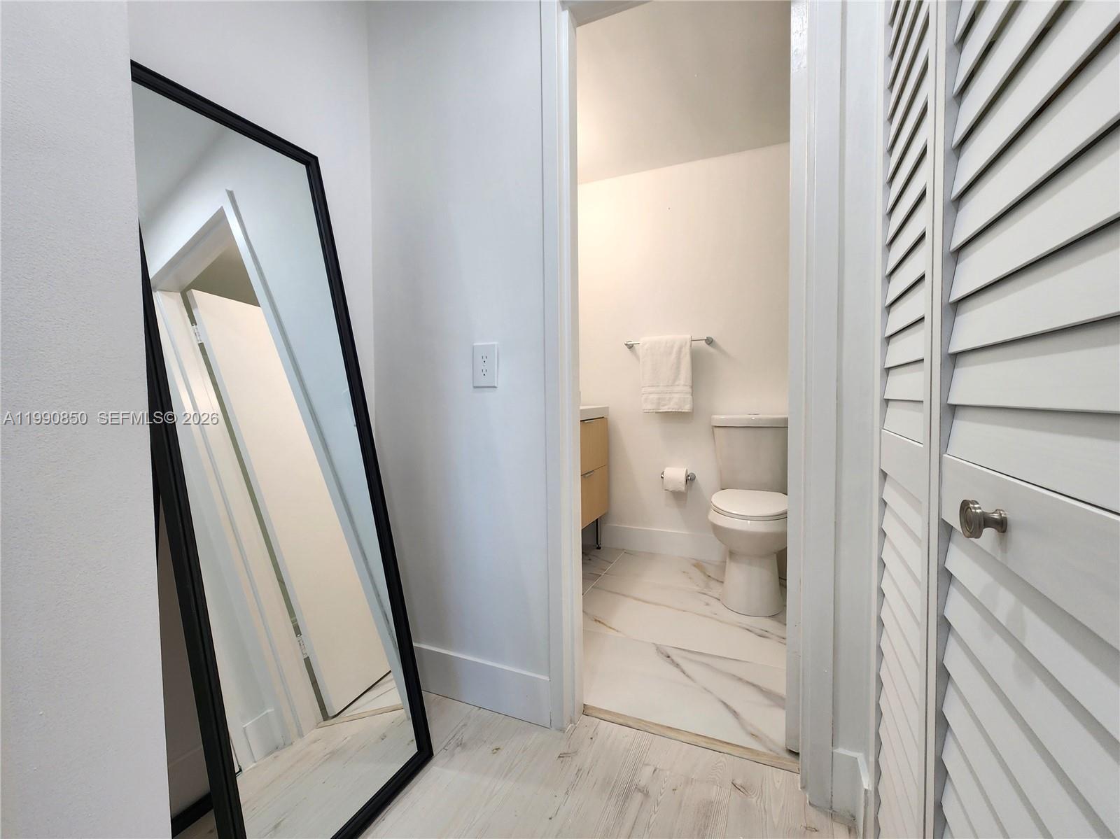 Photo of 3505 Ocean Dr #515, Hollywood, Florida, 33019 - Dressing Area