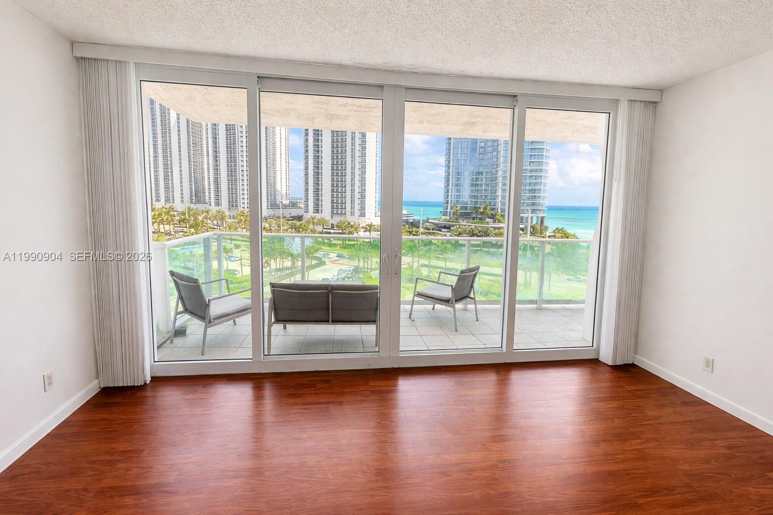 See details 911 1 / 2 991 sq. ft. $ 2026-03-28 0 Photo