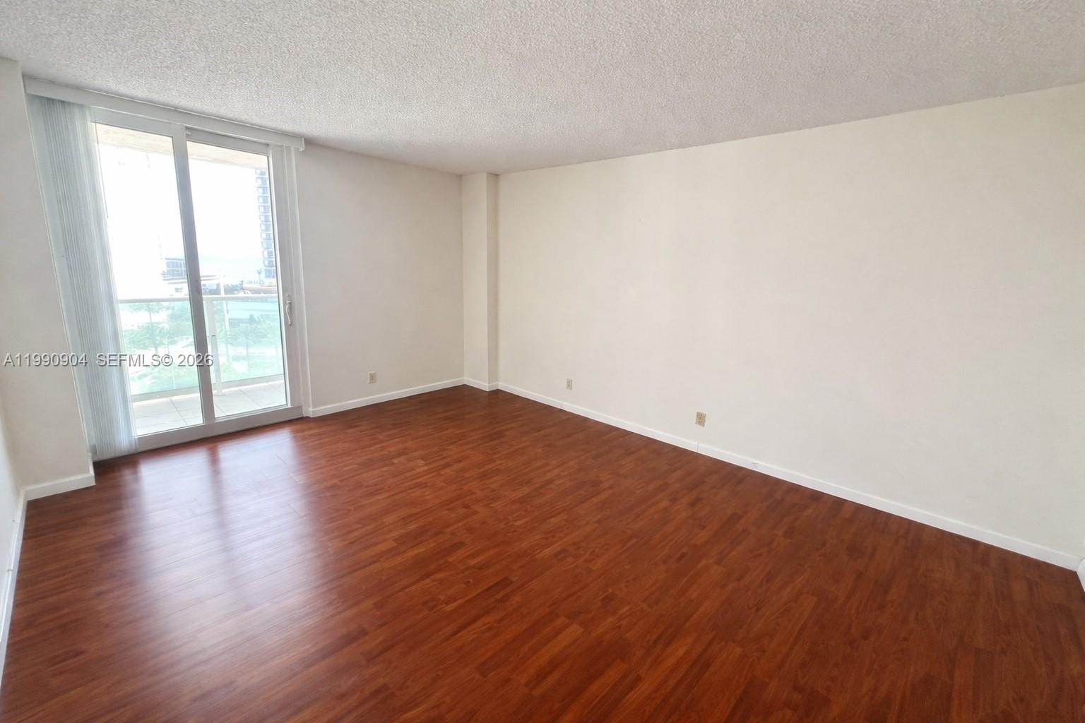 See details 911 1 / 2 991 sq. ft. $ 2026-03-28 0 Photo