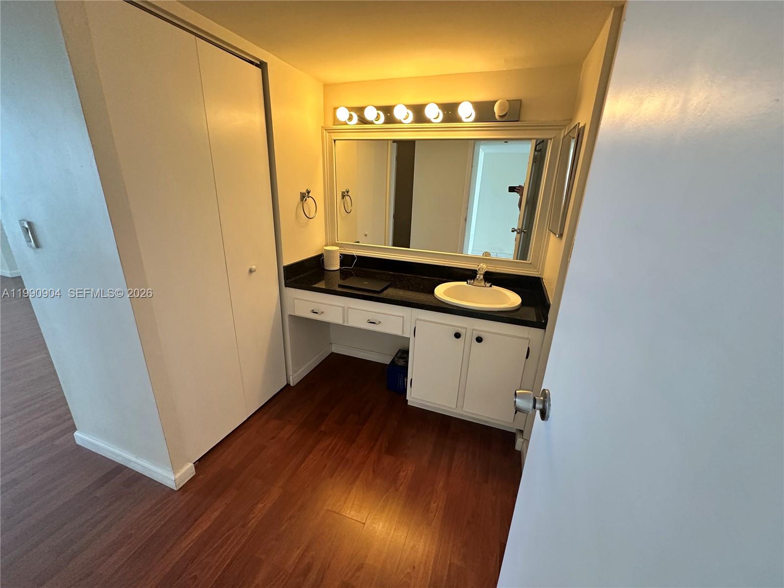 See details 911 1 / 2 991 sq. ft. $ 2026-03-28 0 Photo