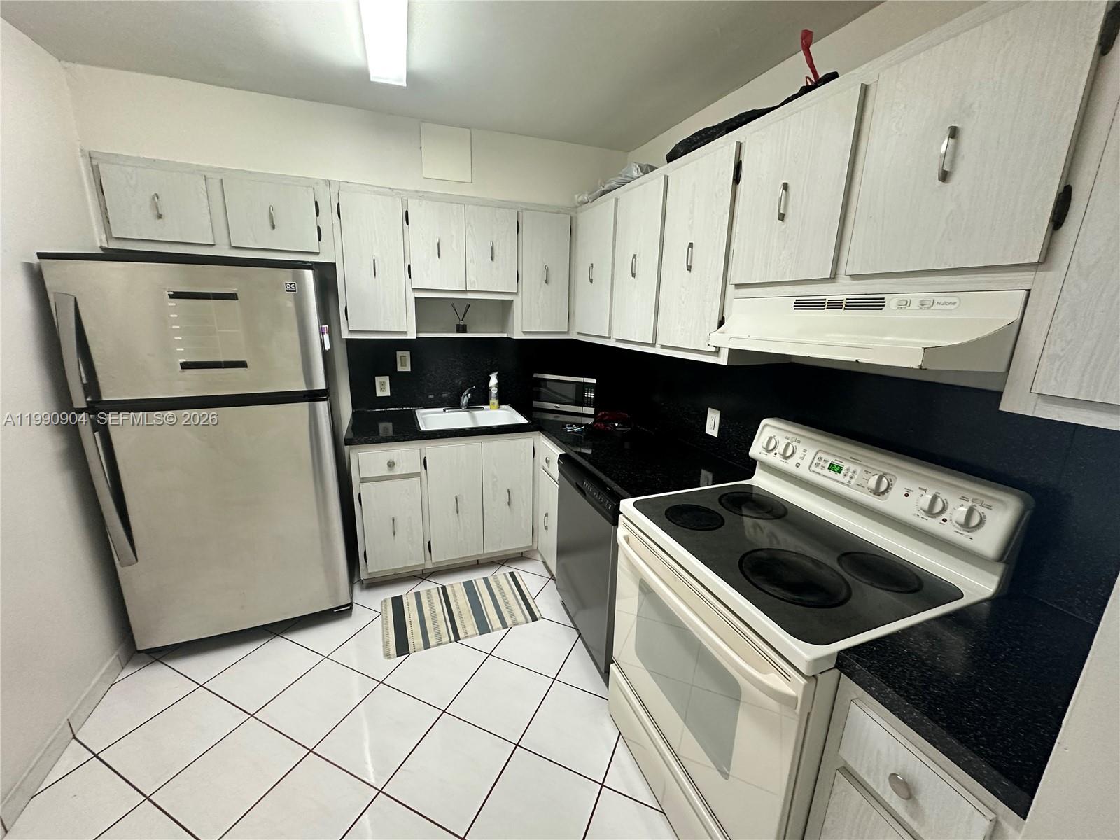 See details 911 1 / 2 991 sq. ft. $ 2026-03-28 0 Photo