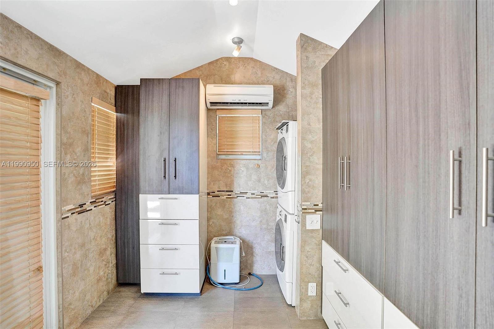   /   sq. ft. $ 2026-03-28 0 foto