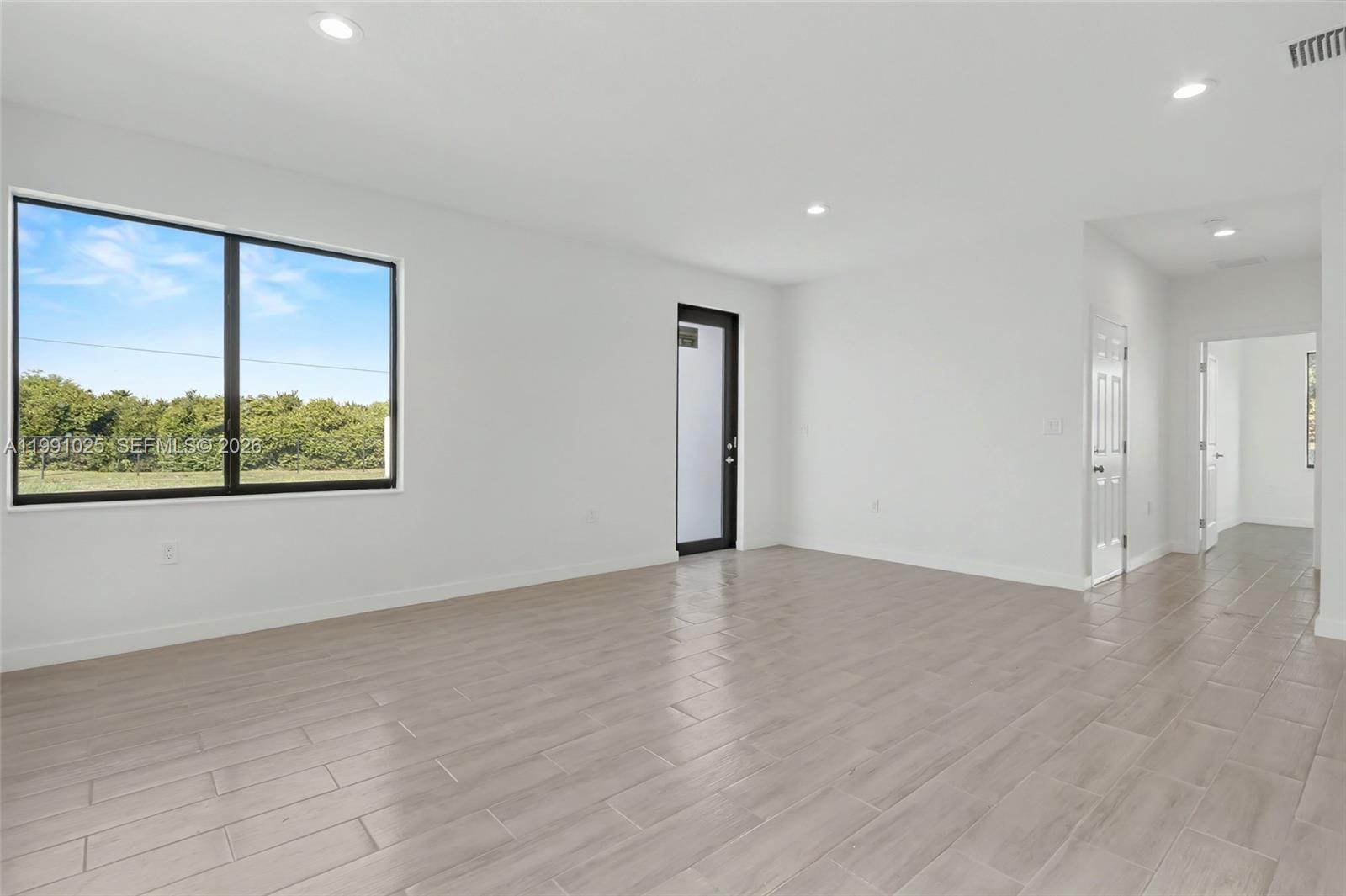   /  2713 кв.футов $ 2026-03-28 0 Фото