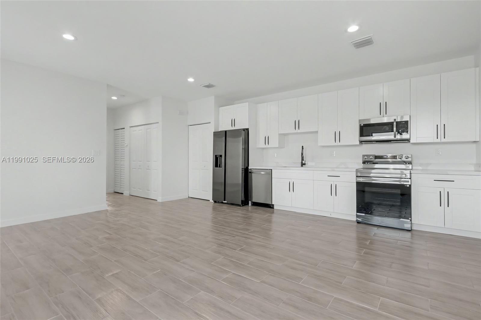   /  2713 кв.футов $ 2026-03-28 0 Фото