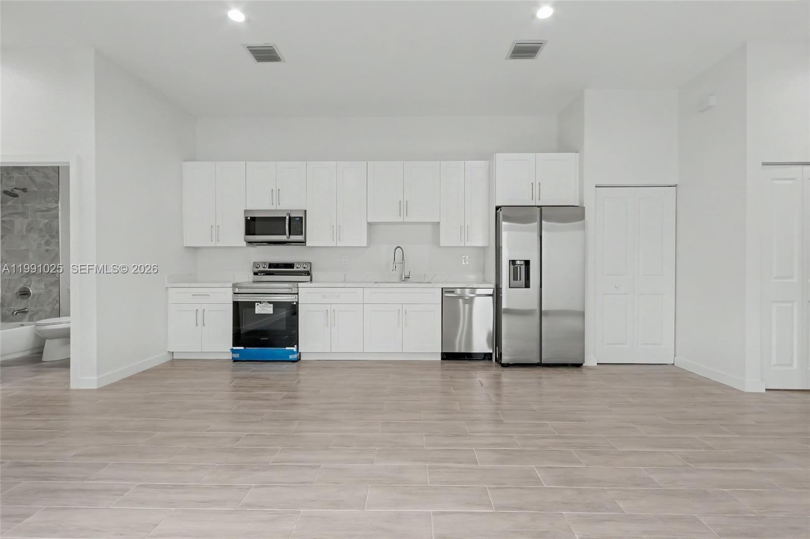   /  2713 кв.футов $ 2026-03-28 0 Фото