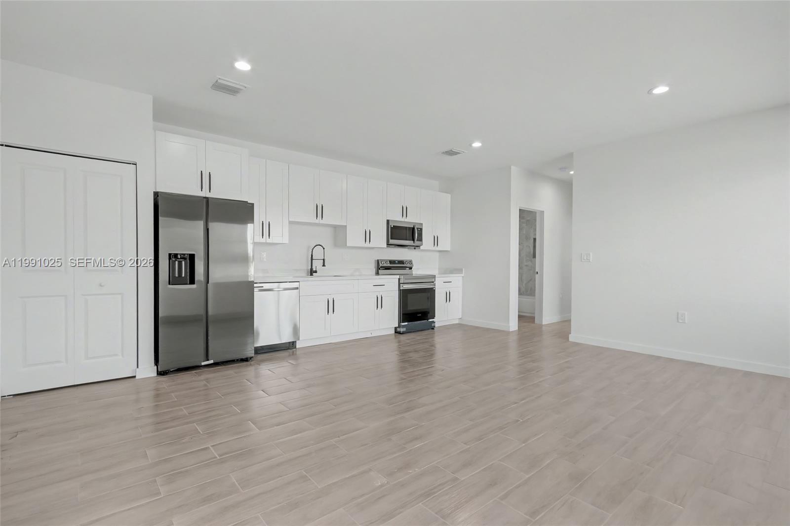   /  2713 кв.футов $ 2026-03-28 0 Фото