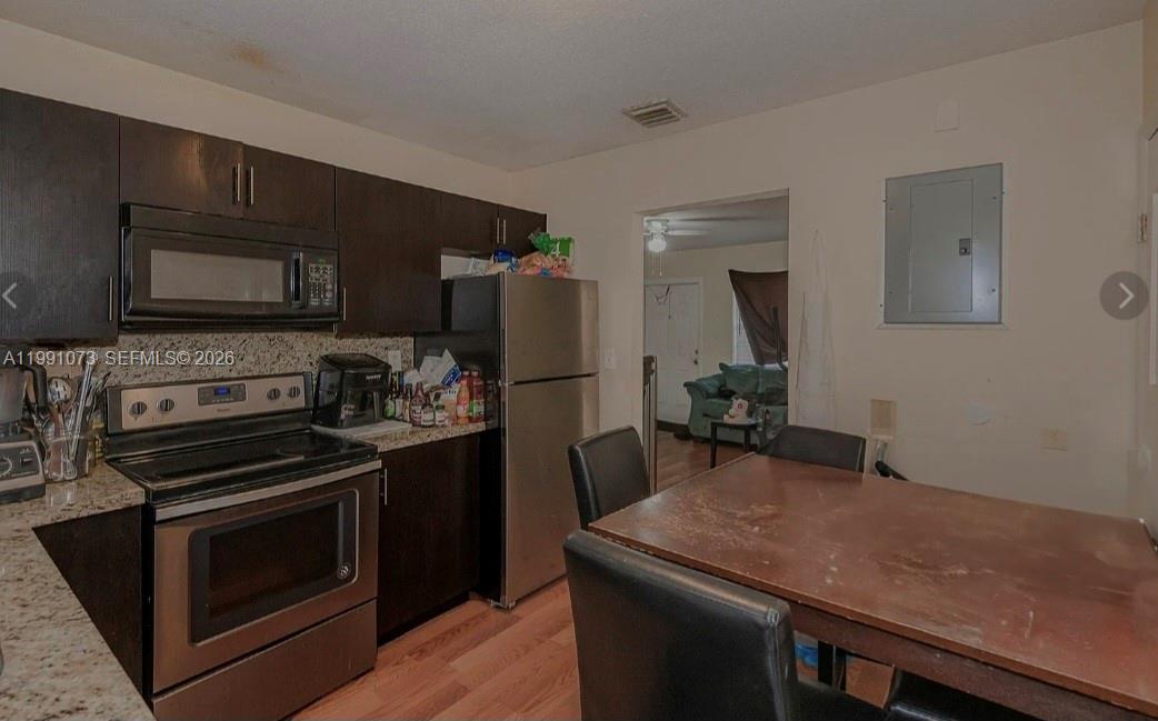   /  1300 кв.футов $ 2026-04-01 0 Фото